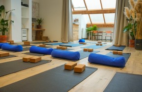 Summer Season with Katie. Yang/Yin & Sound healing workshop